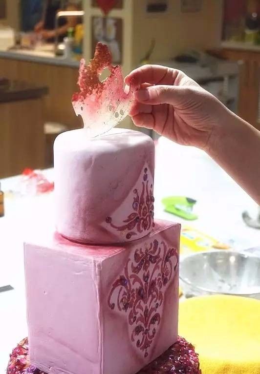 用糖艺打造属于蛋糕的高级时装！